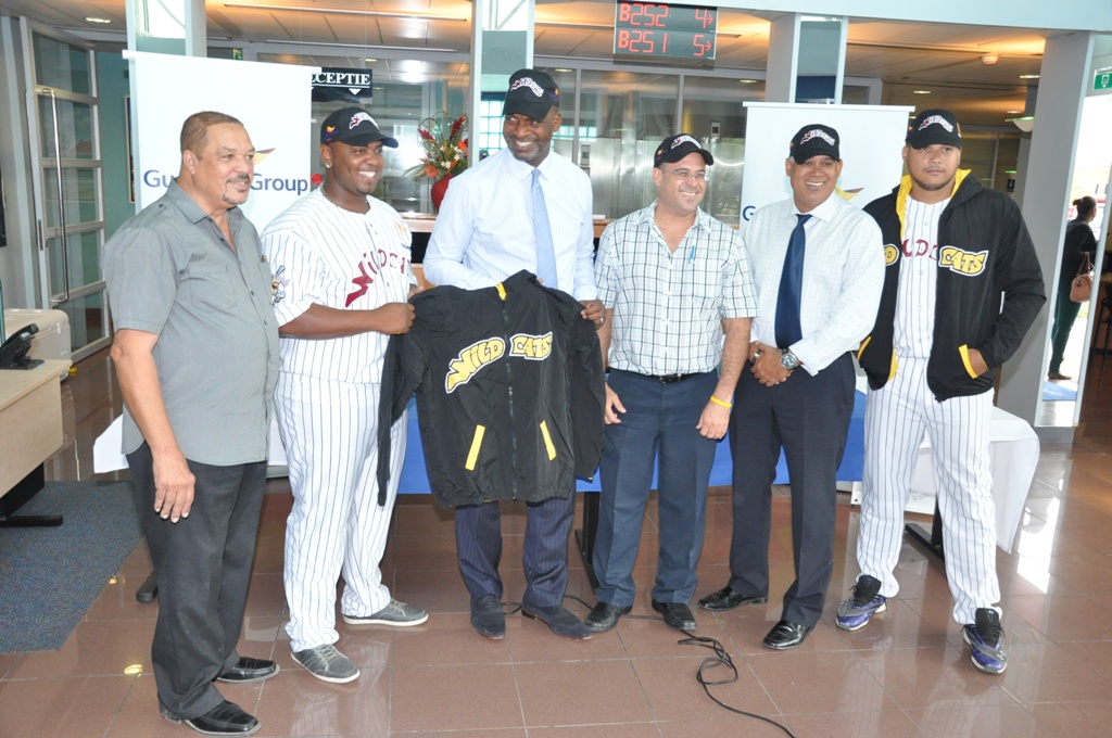 BBC WILDCATS MAC DONALDS/CAP/GUARDIAN GROUP A PRESENTA SU UNIFORM DI BEISBOL NOBO