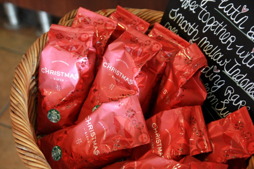 Starbucks den ambiente navideño  ofresiendo promoshonnan festivo