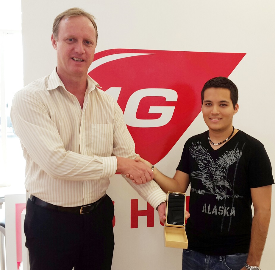 Christopher Dijkhof felis ganador di Galaxy S5 ku Digicel den ‘Text 2 Win’