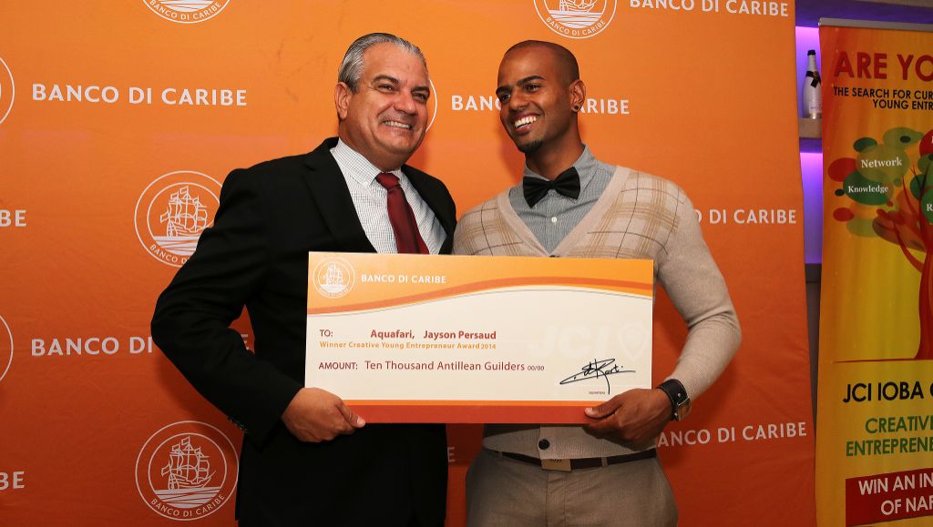 E ganador di The Creative Young Entrepreneur Award 2014 organisá pa JCI IOBA Curaçao i Banco di Caribe ta konosí