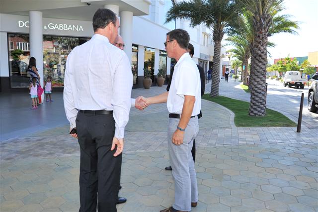 Presidente y CEO di Marriott International Sr. Arne Sorenson a bishita Renaissance Aruba Resort & Casino