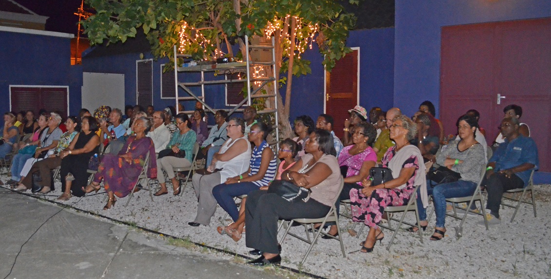 Djaweps di Pelíkula na Teatro Luna Blou  Movies under the Moon i Sombra di Kolo