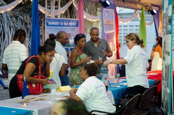 Kòrsou a demostrá diversidat durante ‘Curaçao InfoMart 2015’ na Sürnam