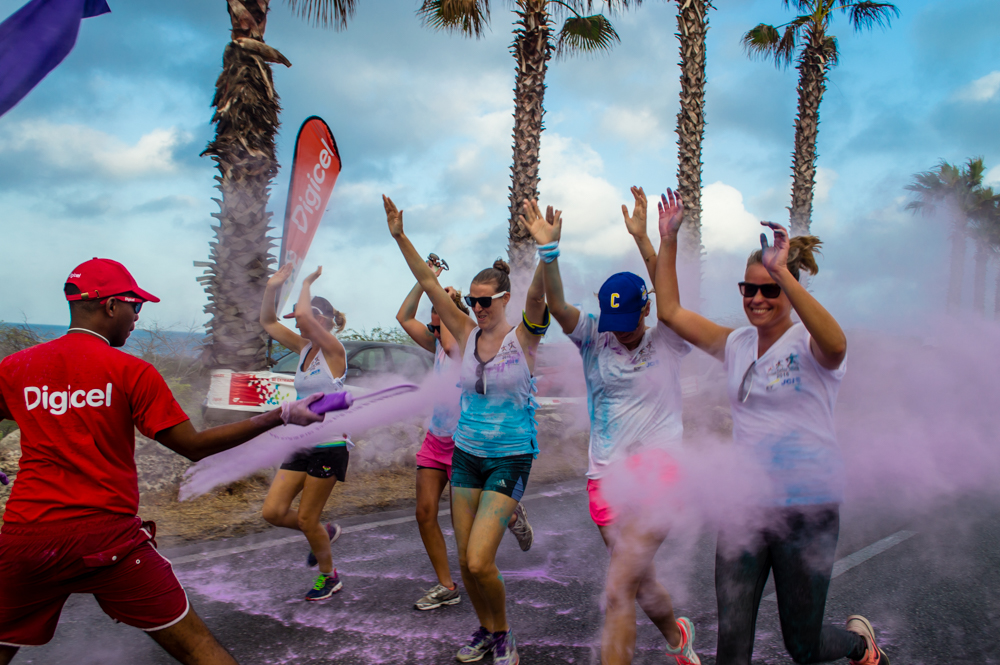 Digicel ku eksitoso partisipashon na  ‘Curaçao Color Walk’