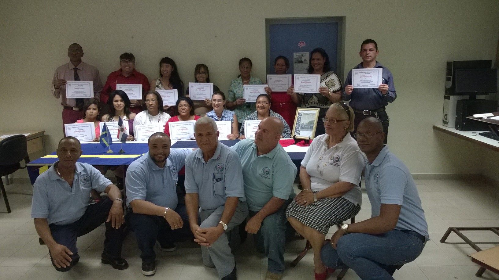 “ASOCIACION DE DOMINICANOS UNIDOS EN CURAZAO” (ADUC)  A HASI ENTREGA DI SERTIFIKADO KURSO DI PAPIAMENTU BASIKO.