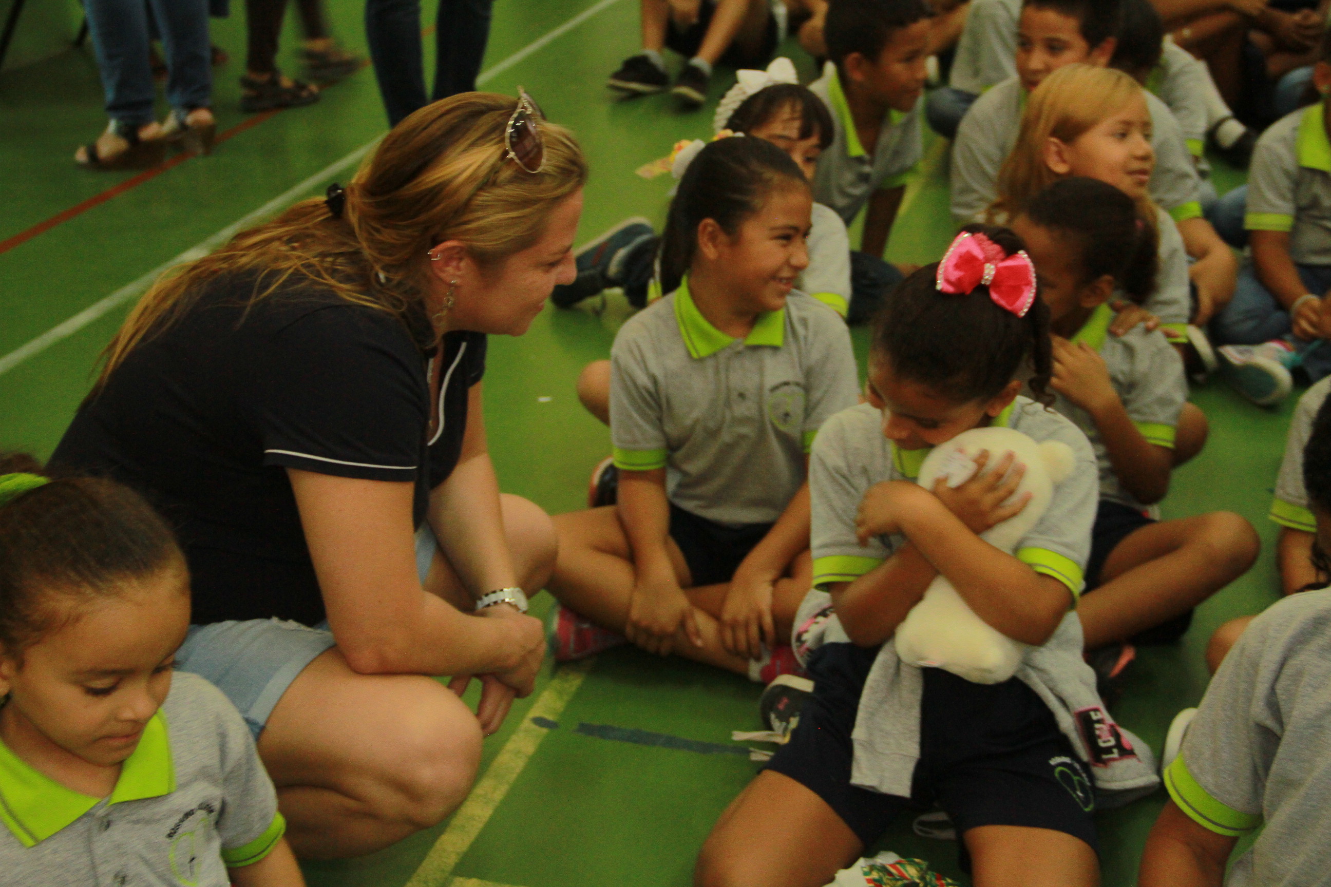 Asociacion di cruceronan FCCA, A.T.A. y Santa Claus ta sorpresa Rosario College