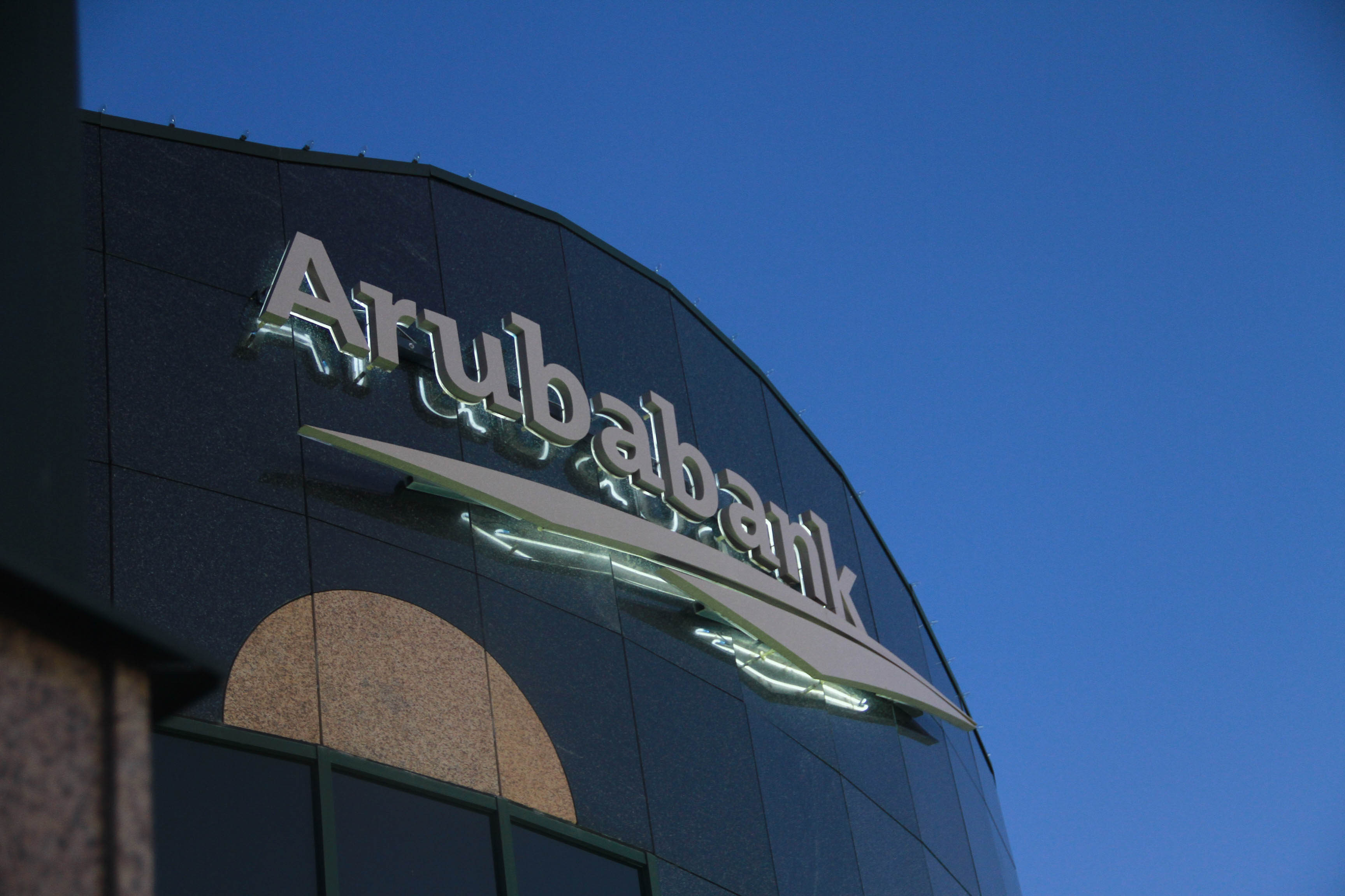 Anuncio: Orario adapta Aruba Bank ta cera mas tempran riba dia 19 di januari