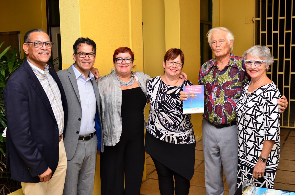 ARUBA TOURISM AUTHORITY TA FELICITA DR. JORGE RIDDERSTAAT CU SU PHD DEN TURISMO