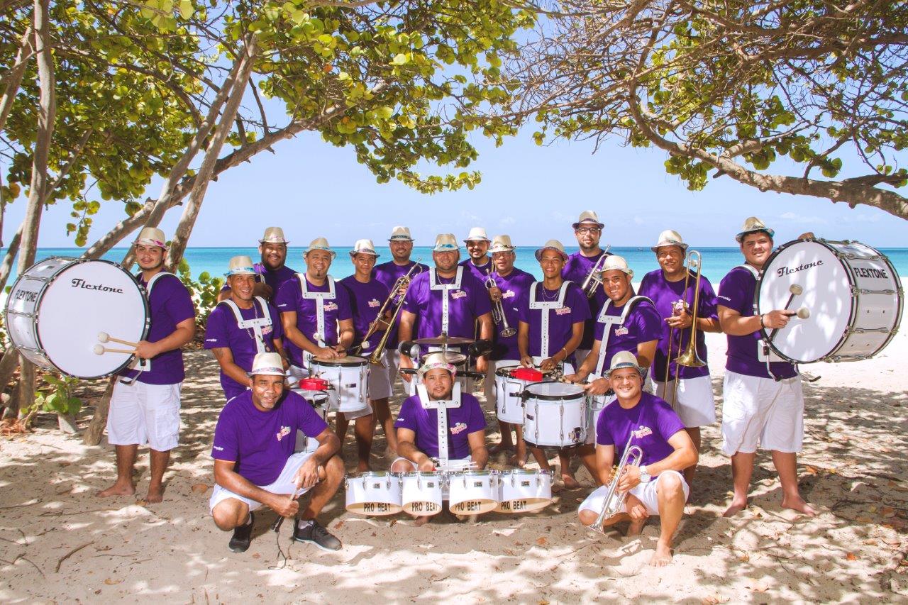 Patrocinado di Massive Brassband pa Carnaval Grandi di San Nicolas y Oranjestad