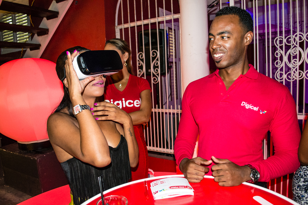 Digicel a ‘demo’ e Gear VR durante  di The Suite Club djasabra último