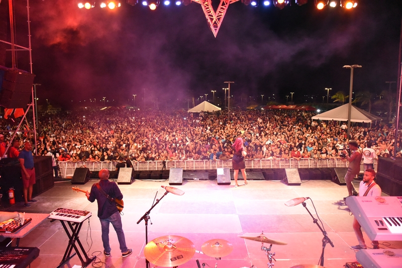 Pueblo a celebra reapertura di refineria den grandi!