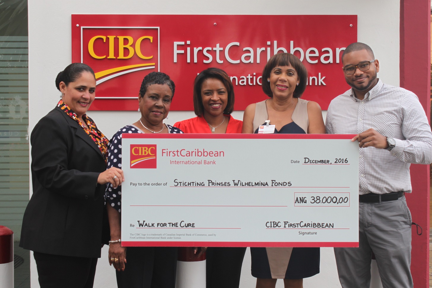 CIBC FIRSTCARIBBEN SU WALK FOR THE CURE 2016 NA KORSOU A GENERA NAFL. 38,000.00 NA BENEFISIO DI PRINSES WILHELMINA FONDS