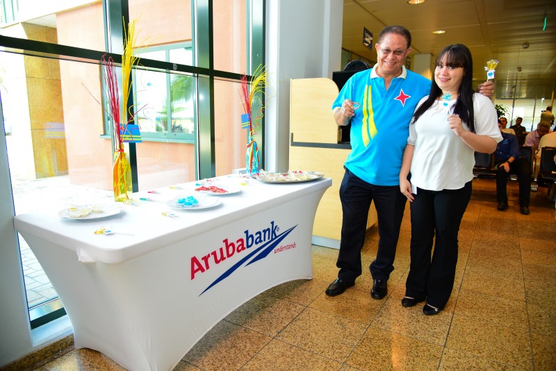 Aruba Bank a celebra Dia di Himno y Bandera cu su clientenan