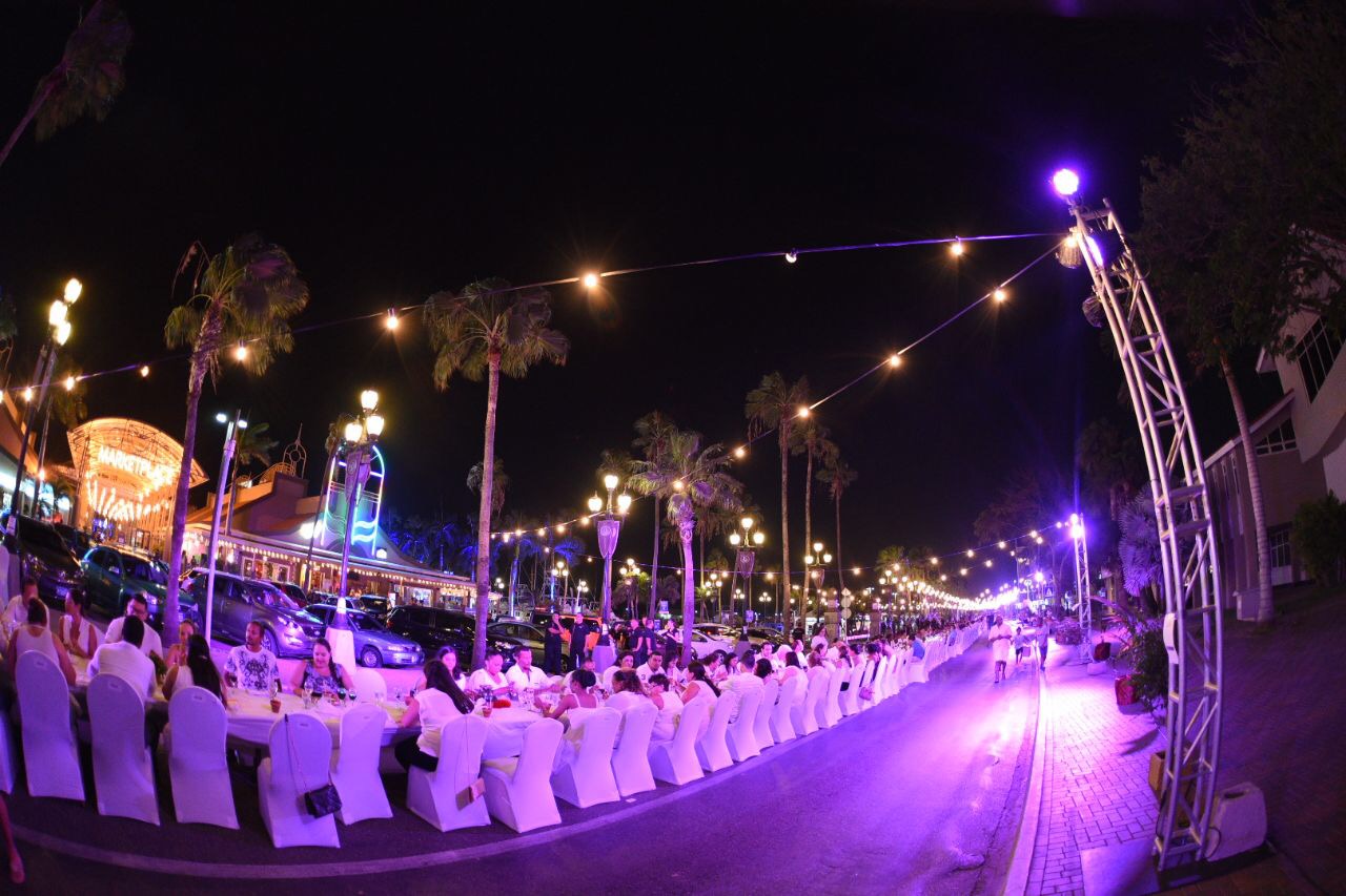 Renaissance Aruba Resort ta marka historia cu e prome evento ‘Long Table’