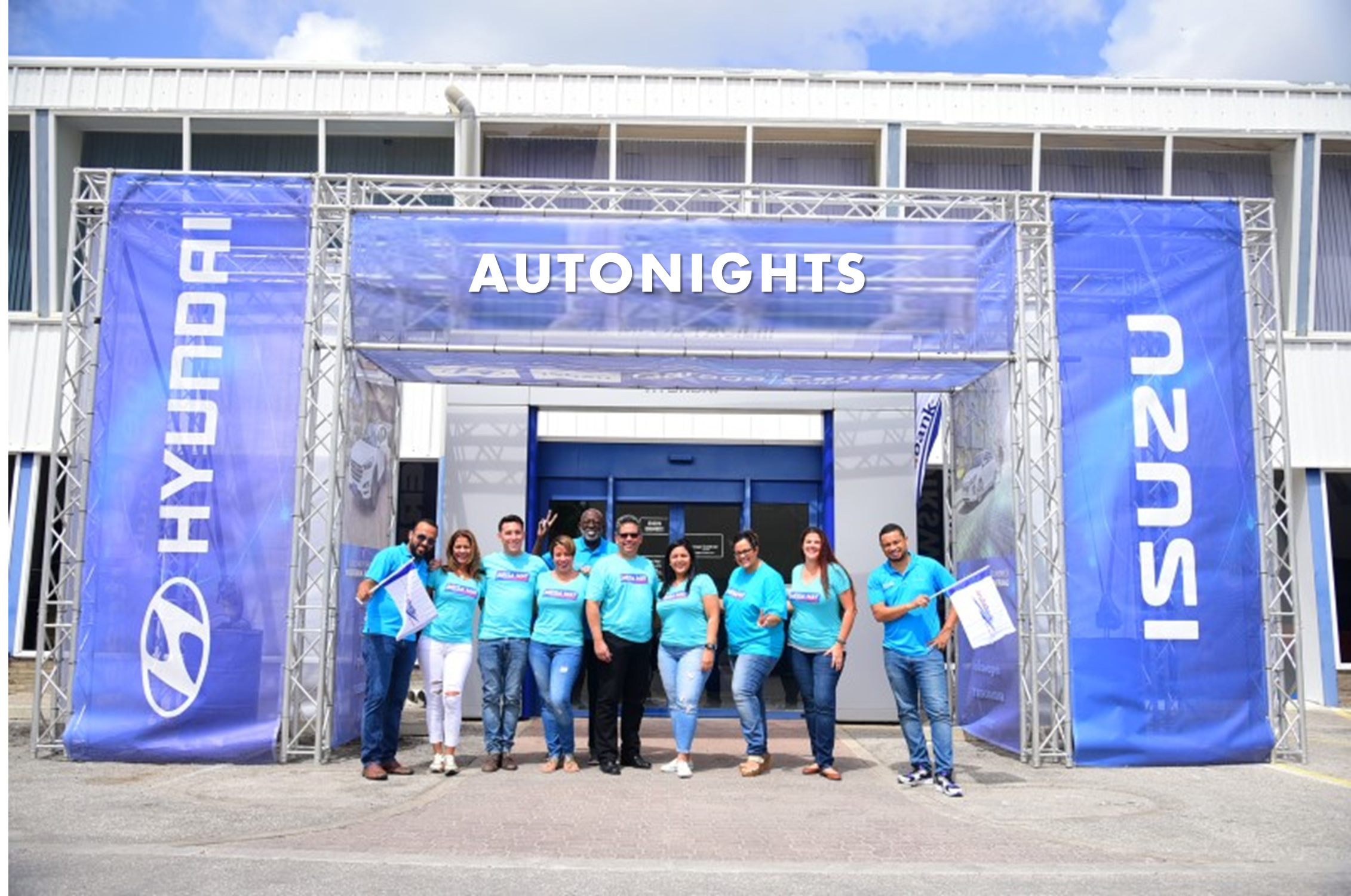 Representantenan di Aruba Bank lo ta na e Auto Night di Garage Centraal