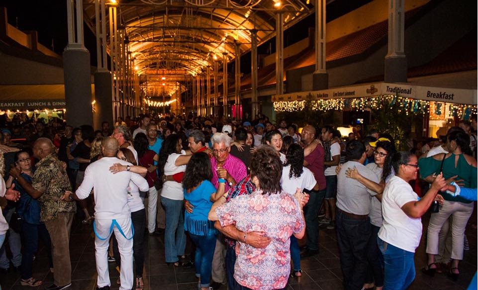 Renaissance Marketplace ta invitabo pa celebra  Dia di Himno y Bandera diasabra awor