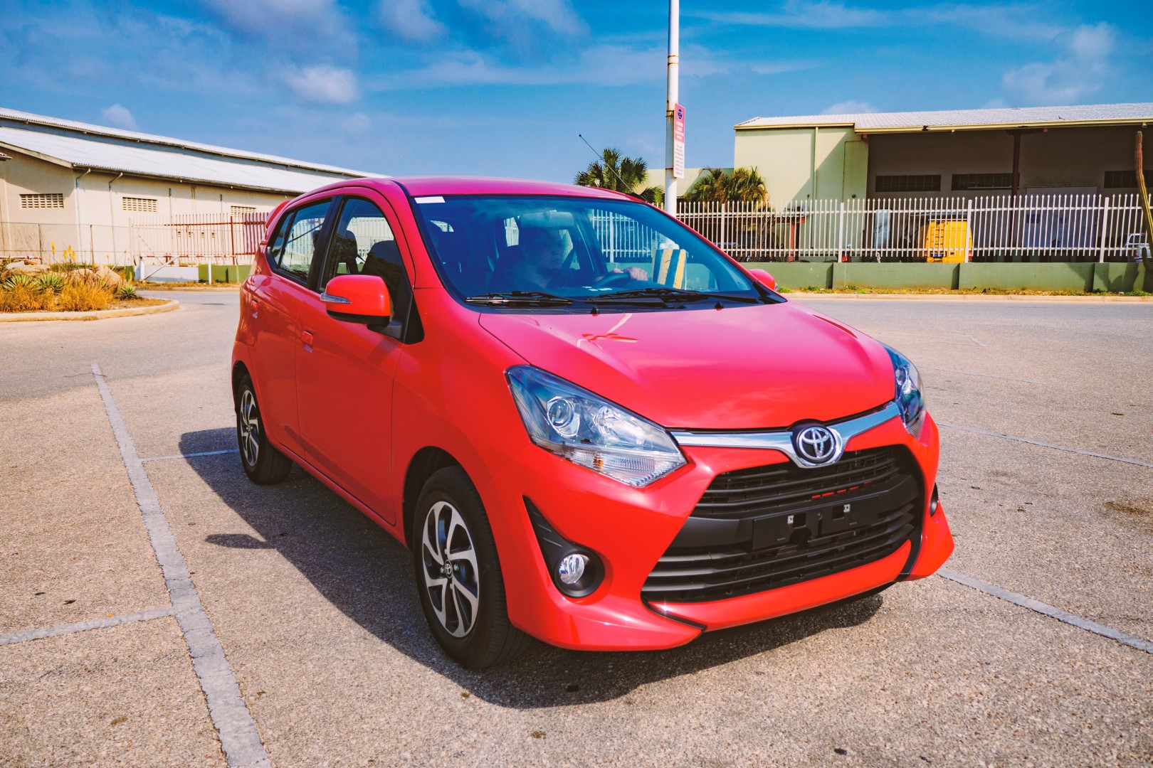 Diasabra awo por test drive e hatchback nobo Toyota AGYA