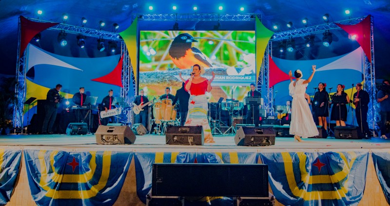 Tremendo participacion di Mary-Ann Geerman-Rodriguez den festival Canto na Nos Himno y Bandera