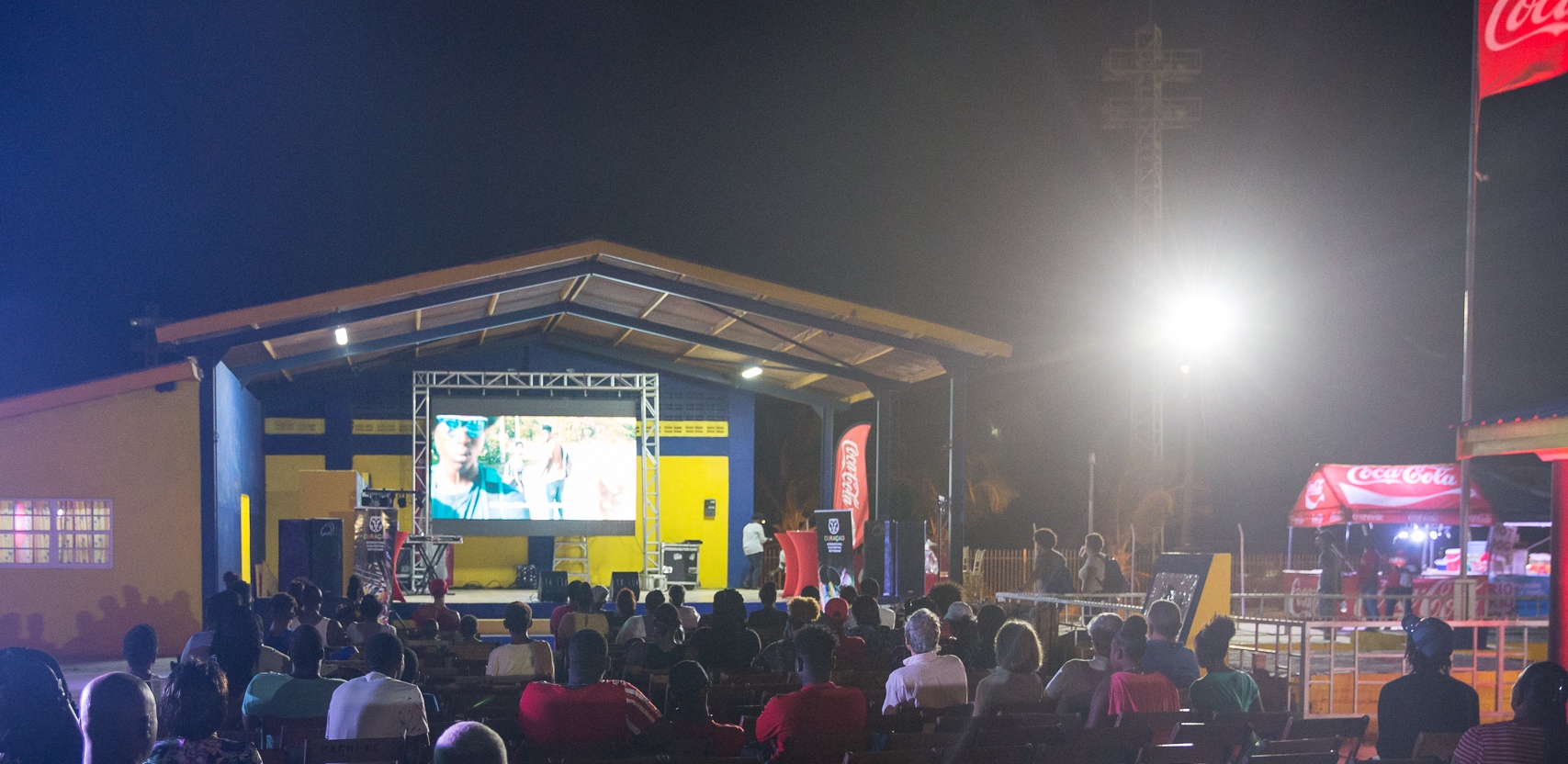 ANOCHI KULTURAL NA BARBER: UN EKSITÓ ROTUNDO