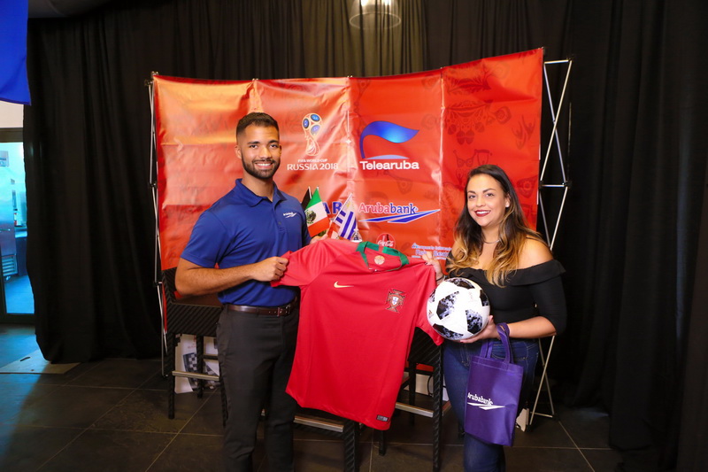 Clientenan a disfruta di FIFA World Cup 2018 na Aruba Bank