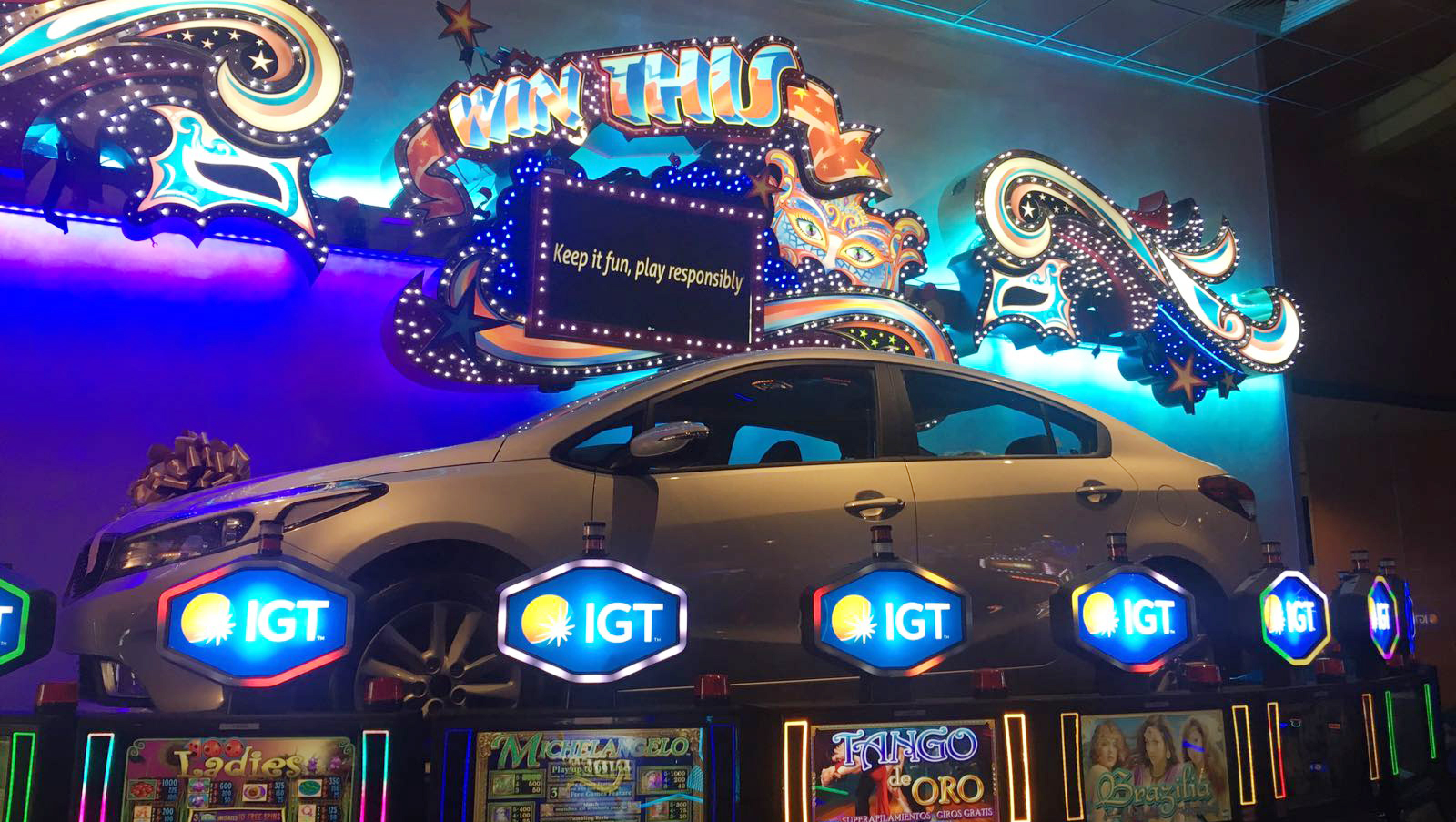 Gana un outo, 1 aña di seguro i bo plachi di number pagá na Carnaval Casino