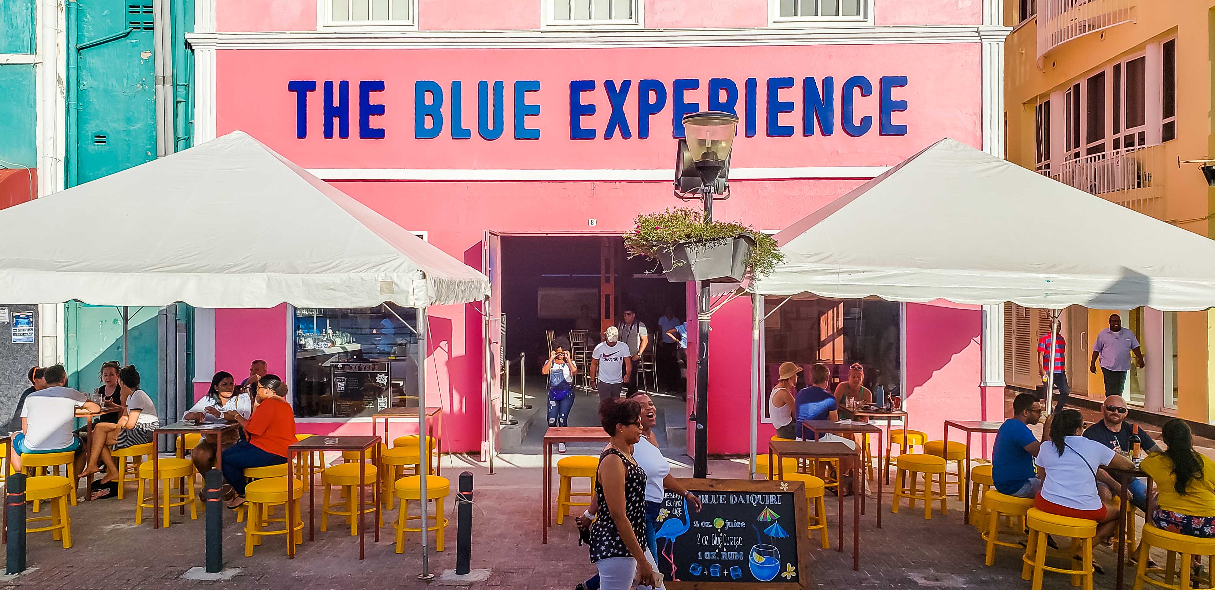 The Blue Experience Café a drai den forma di prueba