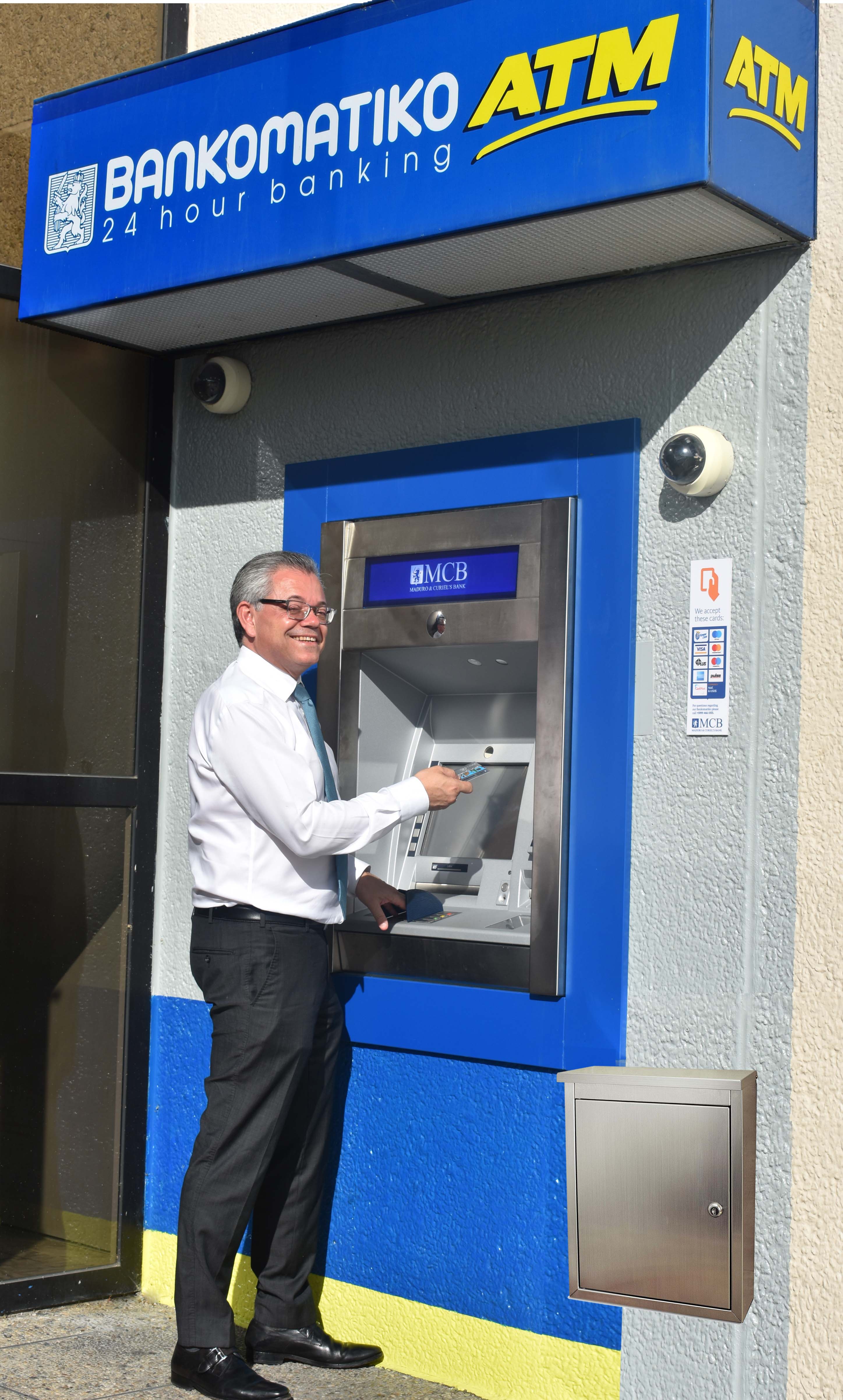 MCB Group ku renobashon kompletu di su ret di Bankomatiko/ATM riba tur isla.