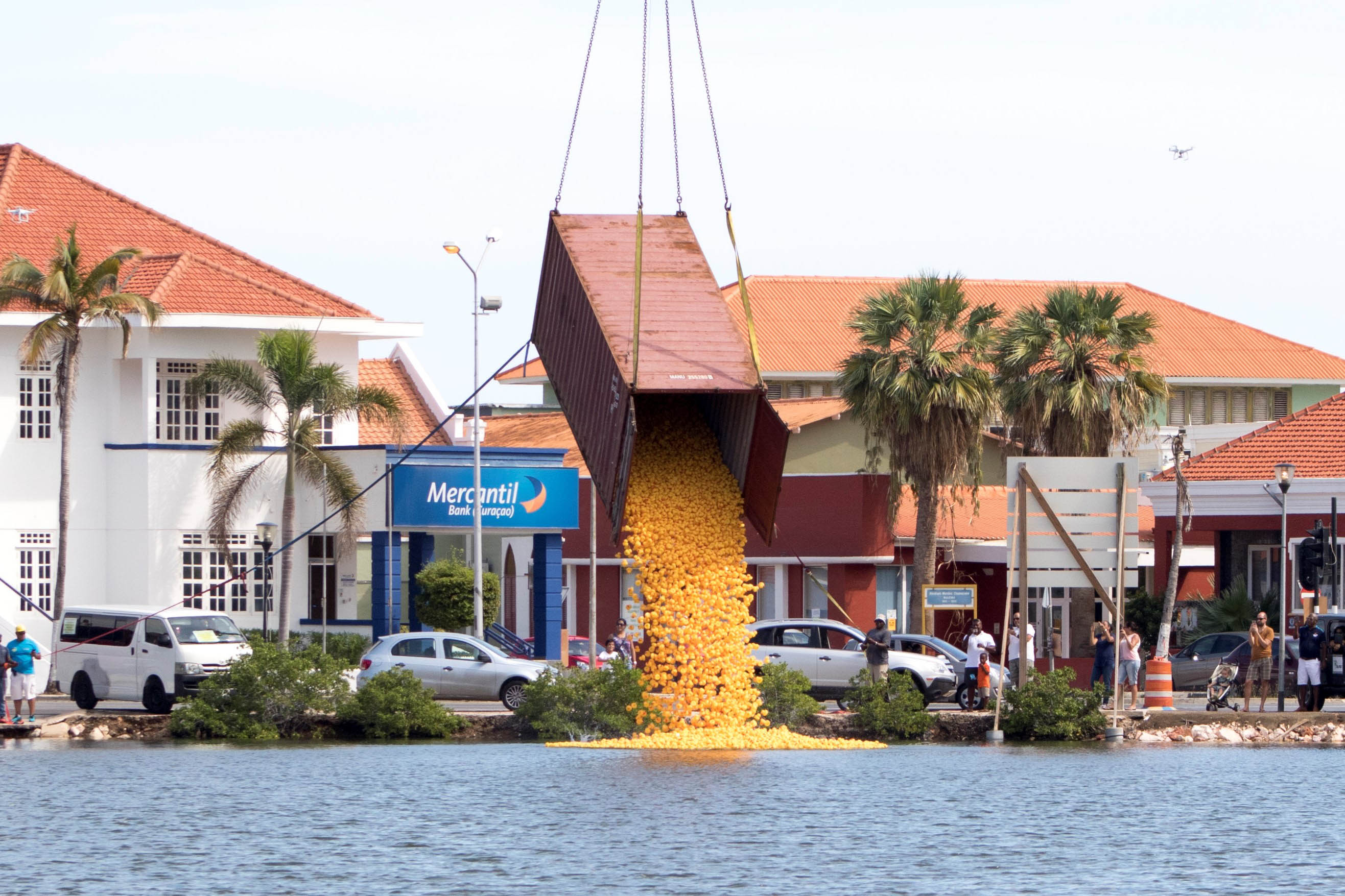 Rotary Club Willemstad ta lanta 10.000 patu di baño fo’i soño!