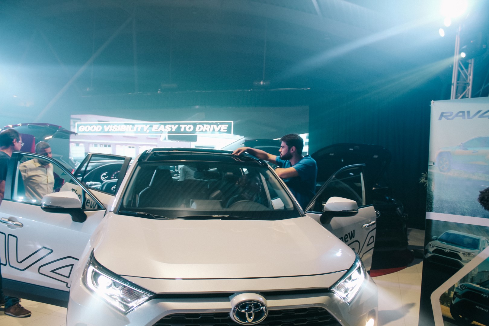 E modelo RAV4 2019 Hybrid a yega na Garage Cordia