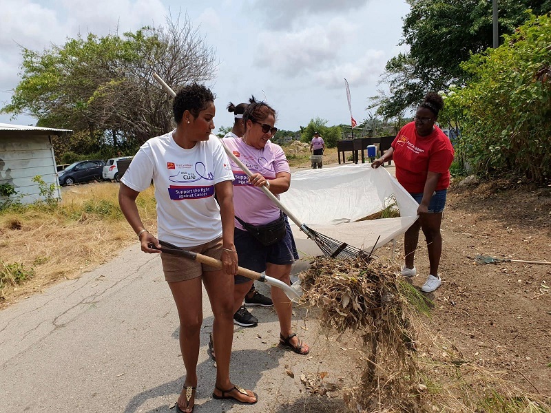 EMPLEADONAN DI CIBC FIRSTCARIBBEAN TA ADOPTA E KOUSA DI CURAÇAO ZOO