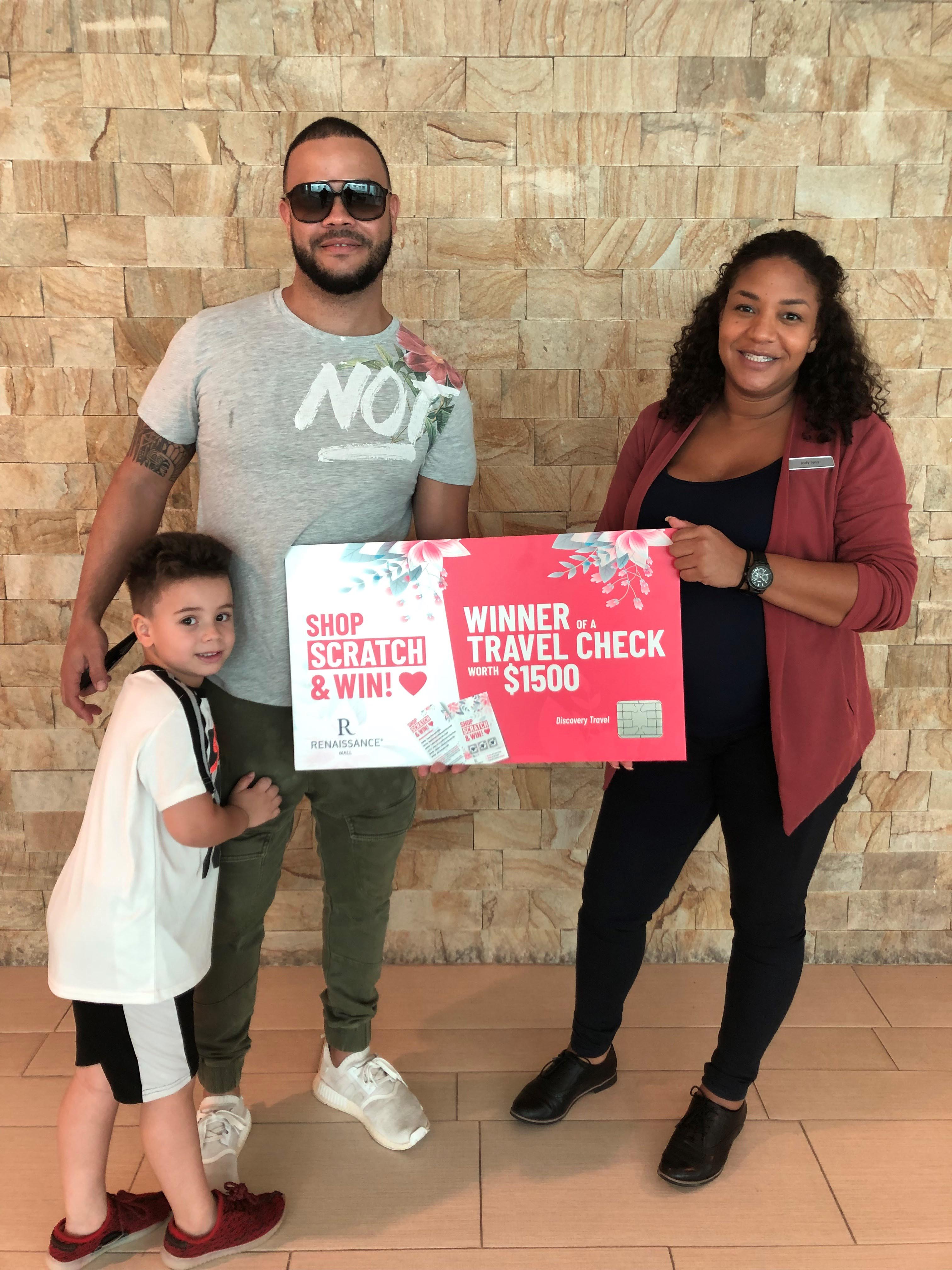 Renaissance Mall a entrega premionan  di su campaña ‘Shop, Scratch & Win’