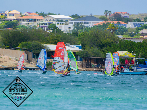 E ‘windsurfers’ di islanan ABC lo kompetí  e fin di siman aki den e Curaçao Challenge.