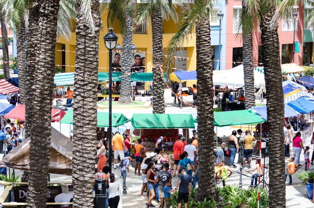 Selebrá Dia di Bandera na Renaissance Mall & Rif Fort