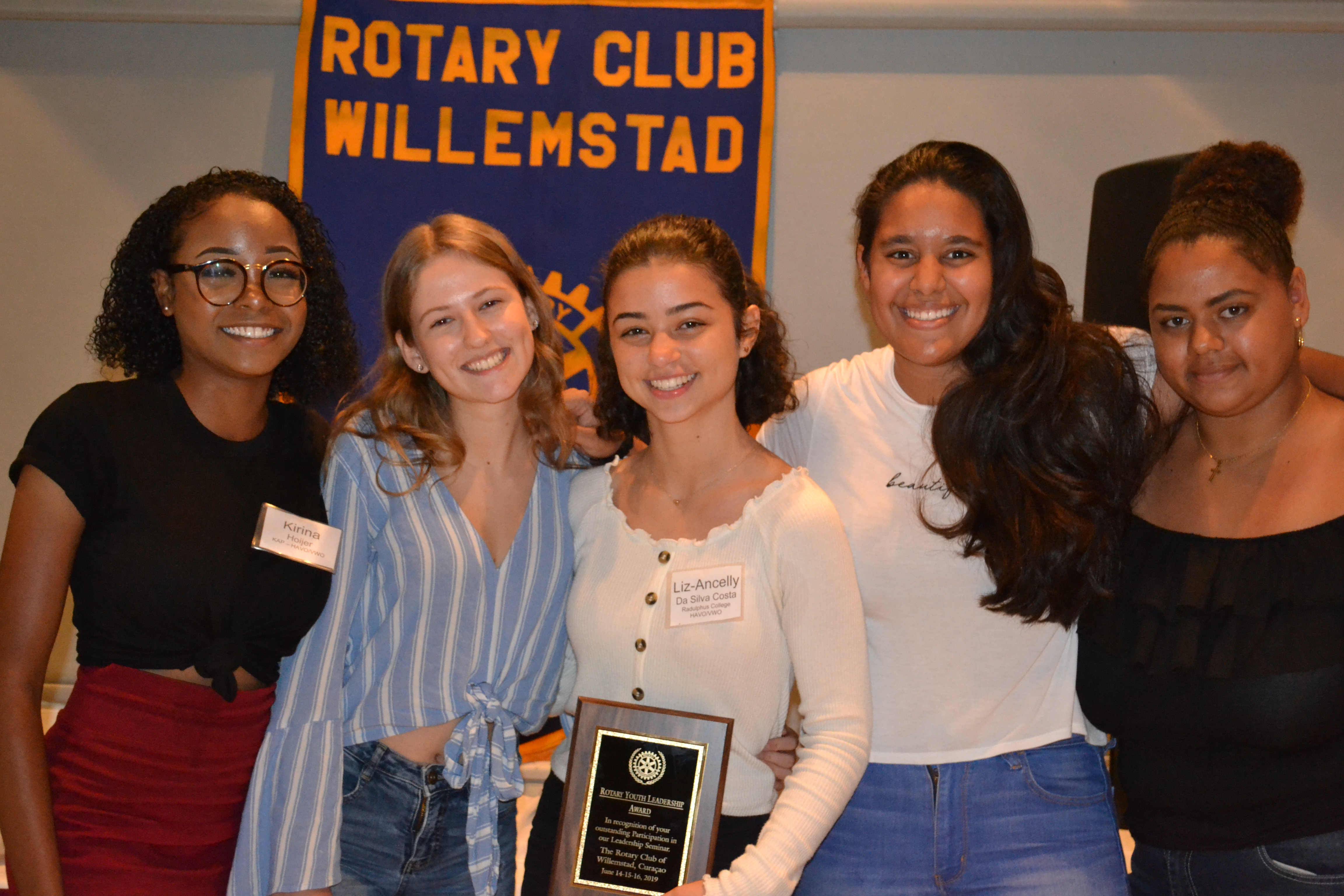 Liz-Ancelly Da Silva Costa ta risibi e di 10 Rotary Youth Leadership Awards (RYLA)