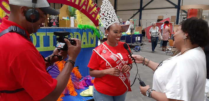 Reina di Karnaval 2019 riba karosa