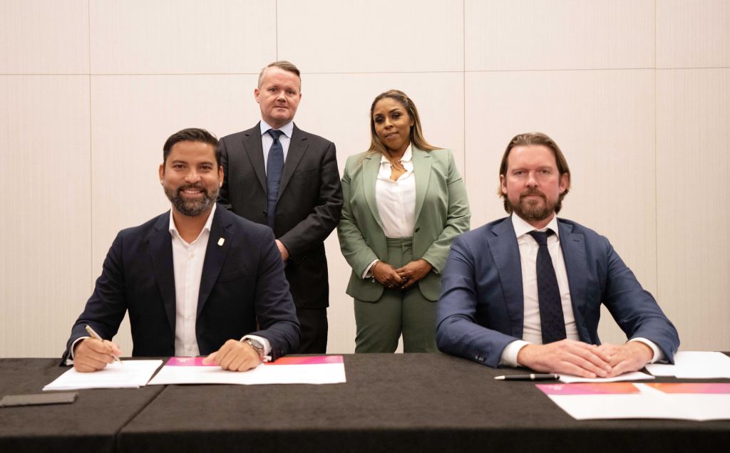 The Government of Curaçao and Digicel sign an agreement on the School Digitalization Project