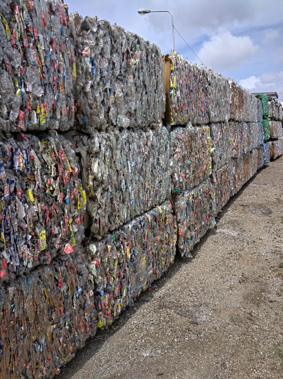 Green Force exporteert over 1 miljoen plastic flessen voor recycling