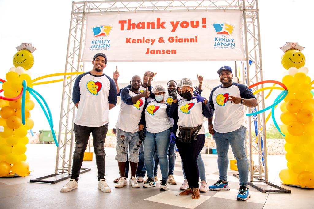 Kenley Jansen Foundation ta ofresé almuerso di gratitut na Curaçao Medical Center