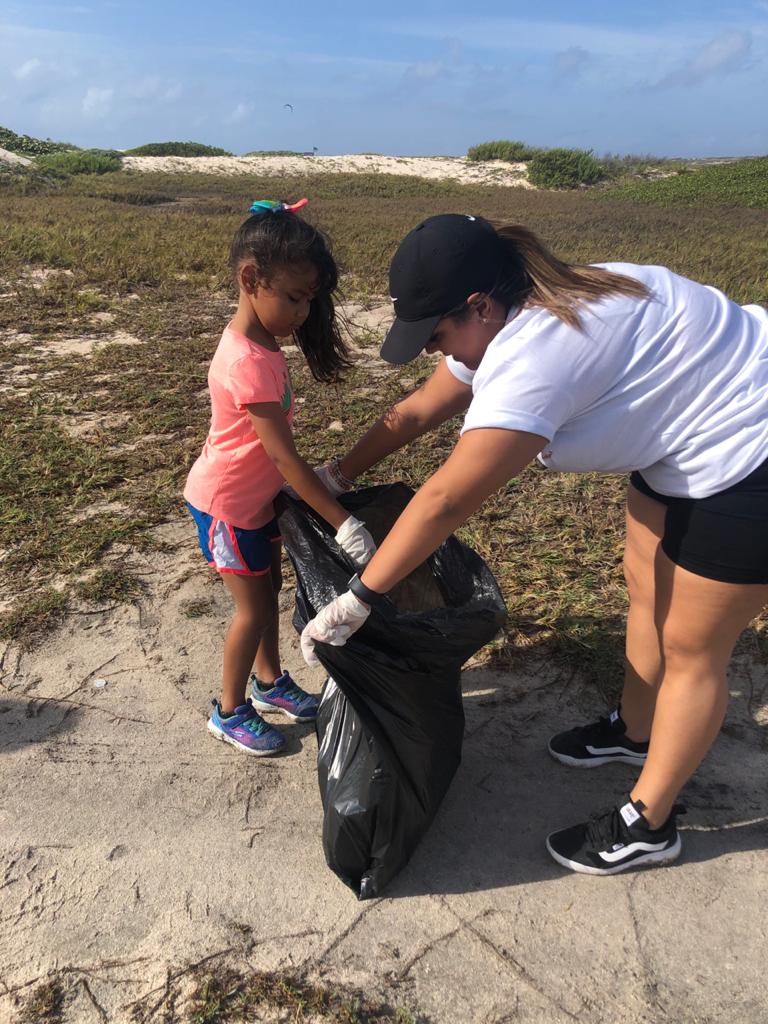 AHATA Environmental Committee a organisa un clean-up na Costa Norte pa Dia Mundial di Medio Ambiente