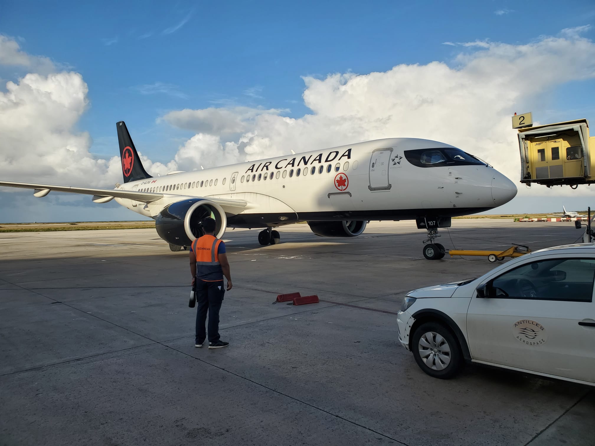 Aeroplano mas moderno Airbus A220 na Hato